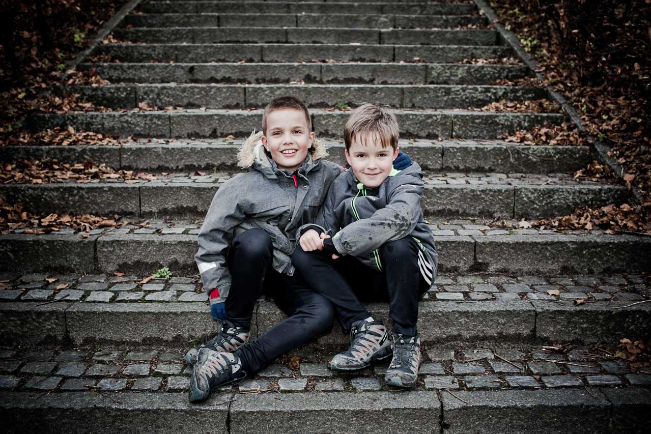 Fotografering af søskende, brødre eller tvillinger.